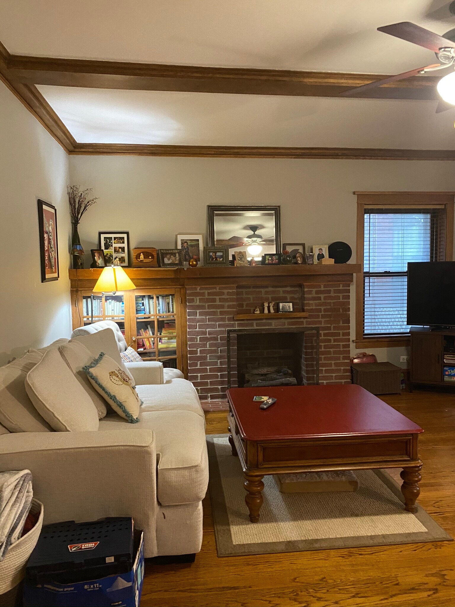 Living Room - Gas Fireplace - 917 W Margate Ter
