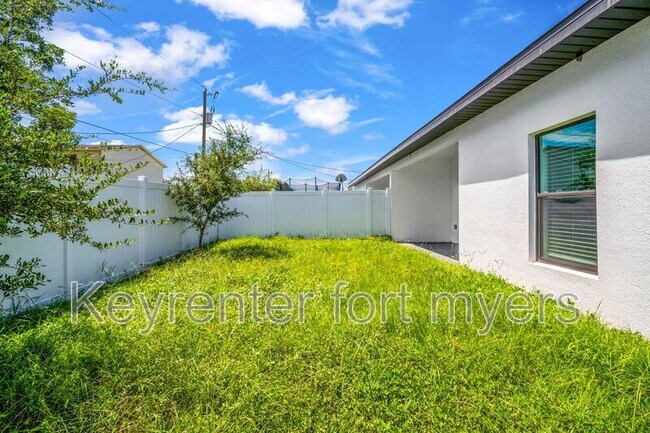 Building Photo - 625 SE 13th Pl