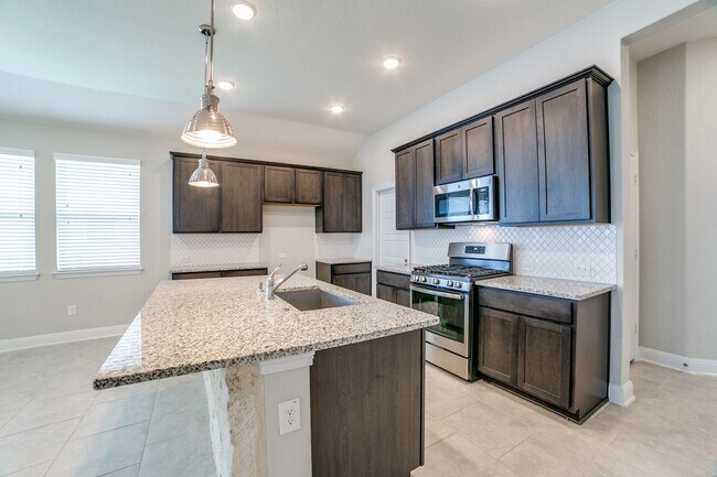 Building Photo - Waterford Park 3 Bed Single Story Home