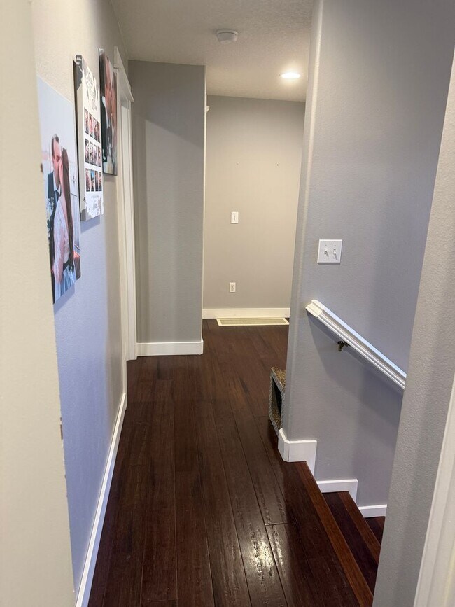 Building Photo - $500 move-in special! Spacious 4-bdrm/2.5-bath Hillsboro home. Fenced yard w/ covered deck, 2-car...