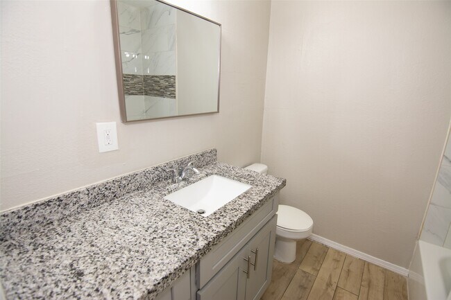 Building Photo - 1613 Northwood St