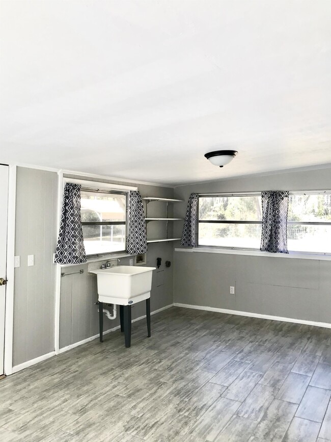 Building Photo - 24 Mathers Farm Rd