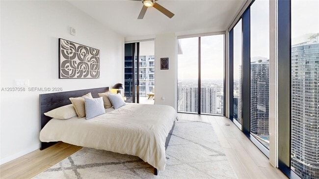 Building Photo - 1010 Brickell Ave