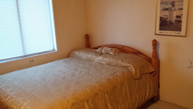 Building Photo - 1037 E Country Club Blvd