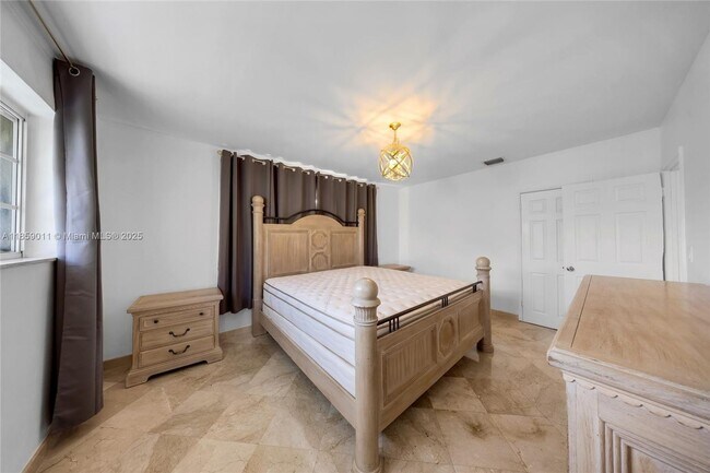 Building Photo - 1700 N Treasure Dr