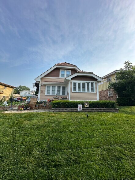 Primary Photo - 9036 W Howard Ave