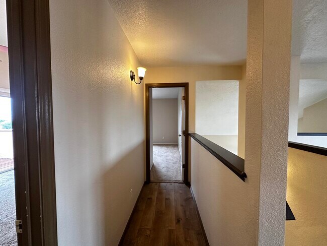 Building Photo - 800 Halter Dr SW