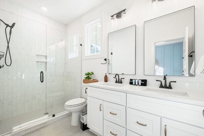 Building Photo - 19901 Charlie Claude Dr