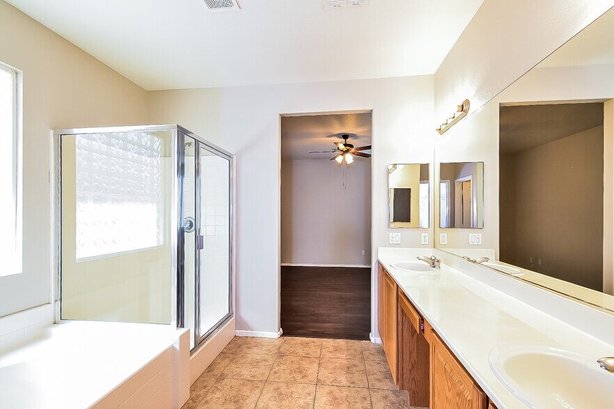 Building Photo - 9048 Blue Raven Ave