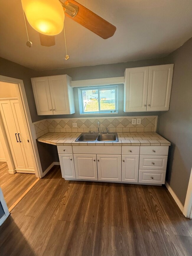 Building Photo - Cute 1 bedroom with a flex space in a grea...
