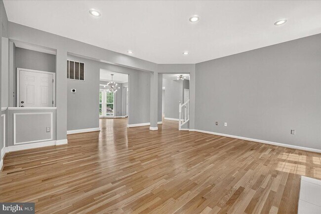 Building Photo - 6455 Saddlebrook Ln