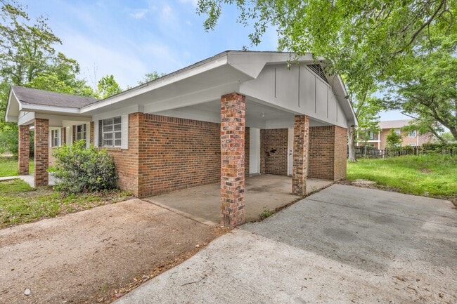 Building Photo - 3105 Scovel Ave