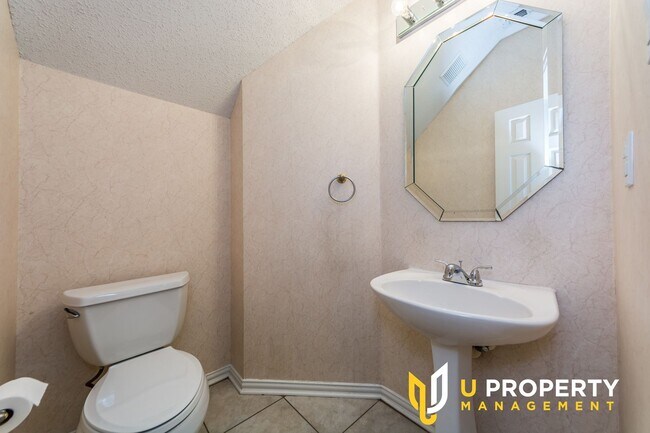 Building Photo - Great location, nice community! Make it yo...