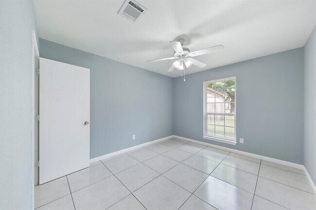 Building Photo - 718 N Fork Ct