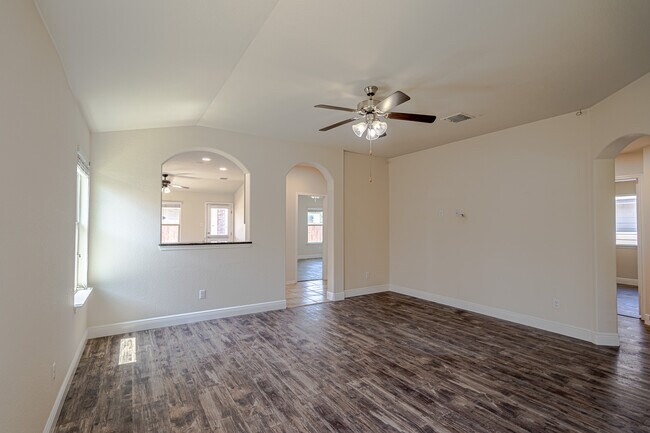 Building Photo - 121 Hematite Ln