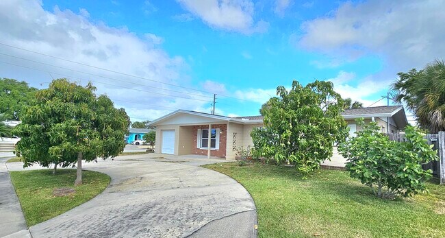 Building Photo - 1380 Floral Ln