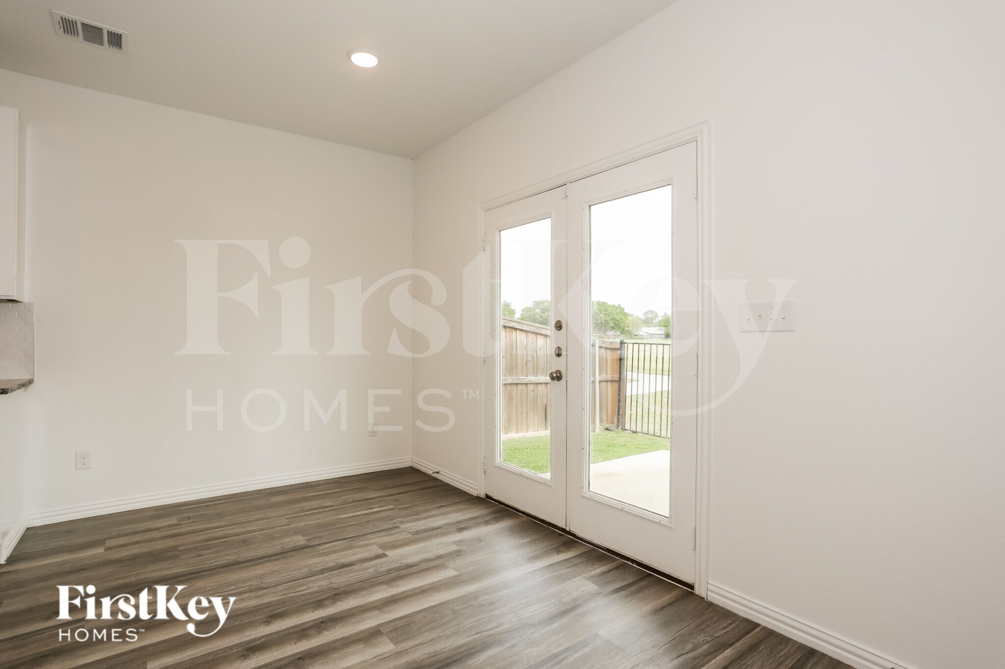 Building Photo - 7352 Parkside Pl Dr