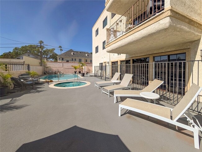 Building Photo - 227 S Madison Ave