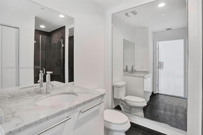 Building Photo - 900 Biscayne Blvd