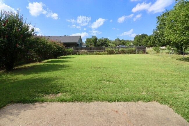 Building Photo - FOR LEASE! Newly Remodeled - 3 Bedroom - 1...
