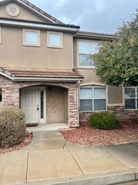 Building Photo - Hidden Valley Townhome