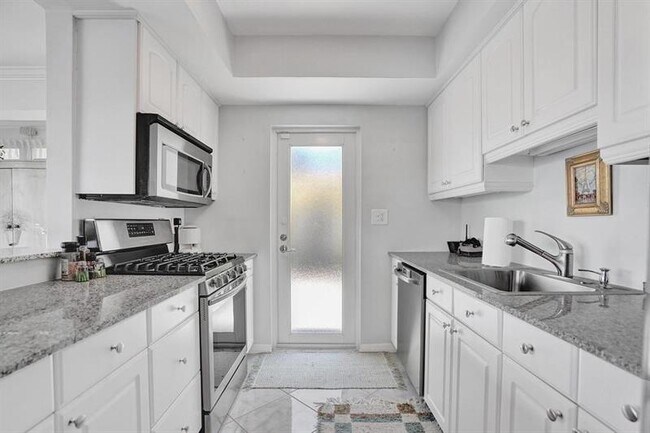 Building Photo - 180 Isle of Venice Dr