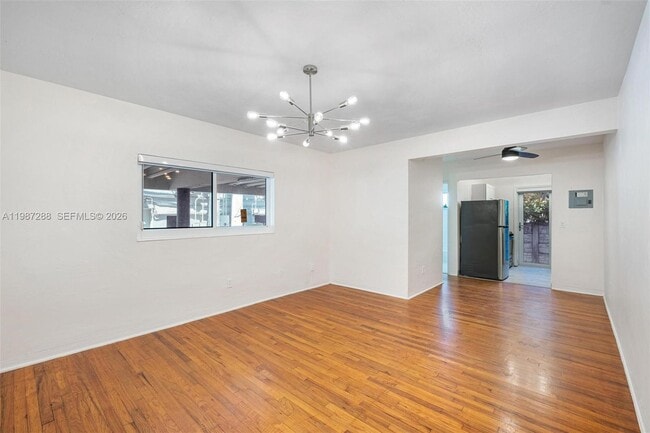 Building Photo - 428 Collins Ave