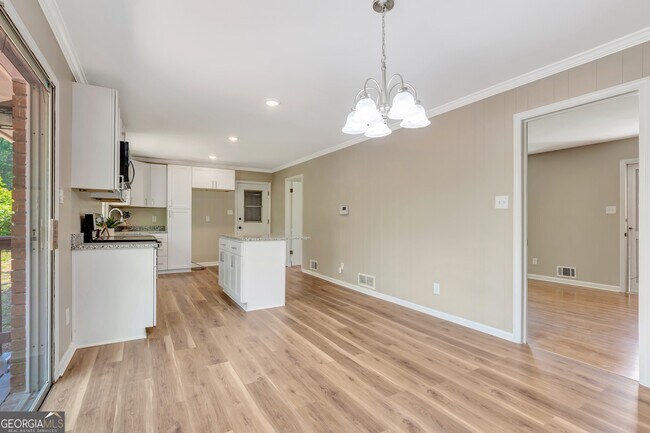 Building Photo - 335 Kelly Dr