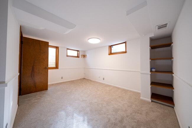 Building Photo - 5209 W 61st St