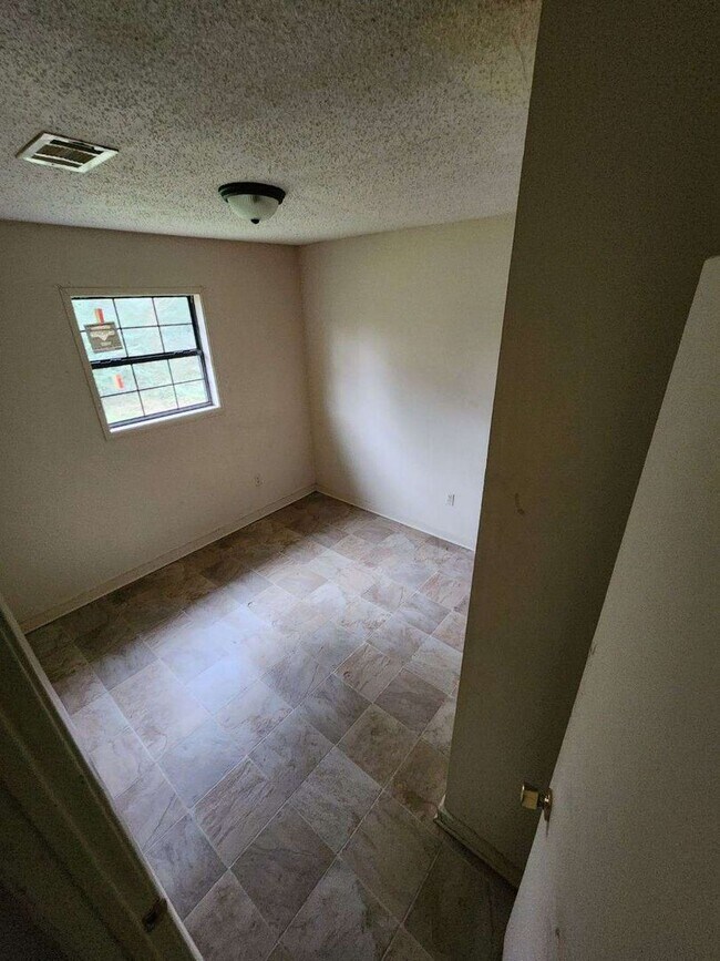 Building Photo - 331 CR 805