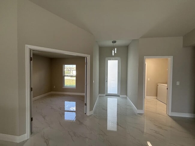 Building Photo - 3207 36th St SW