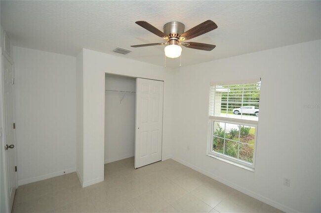 Building Photo - 14 Unimay Ct