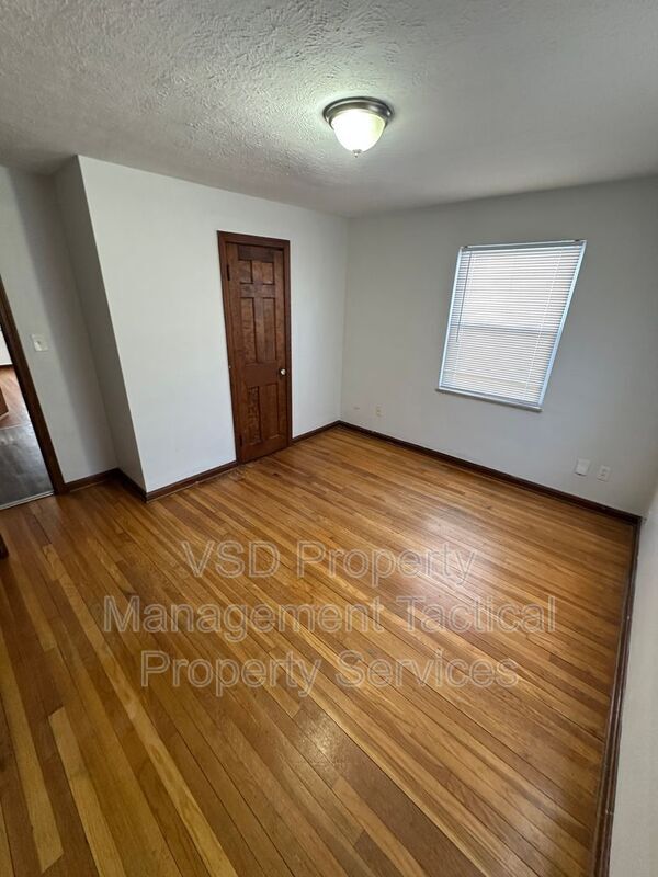 Building Photo - 781 E 236th St