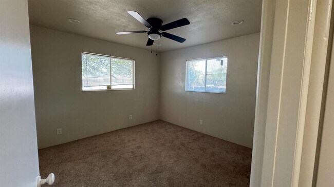 Building Photo - 493 N Alta Ave