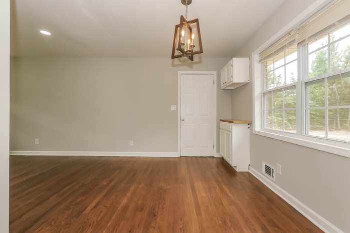 Building Photo - 195 Greenway Dr