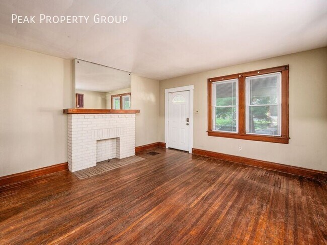 Building Photo - 385 E 13th Ave