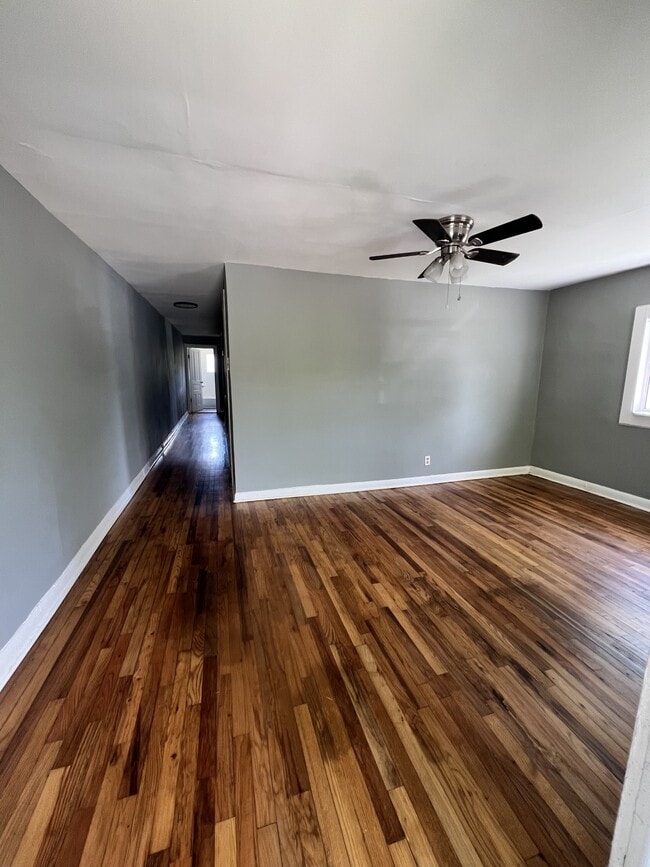 Building Photo - 722 Snow St