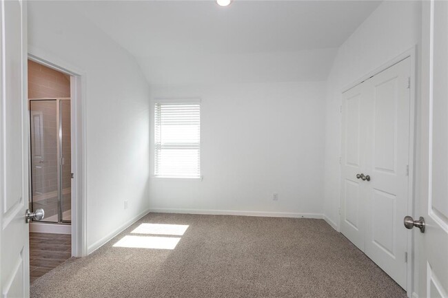 Building Photo - 4022 Balboa Dr