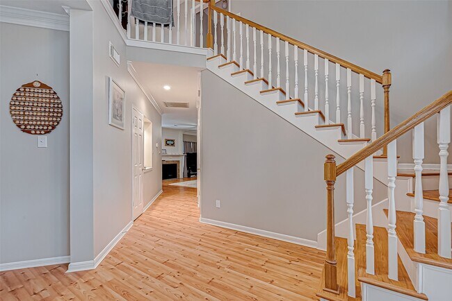Building Photo - 211 Rolling Plains Dr