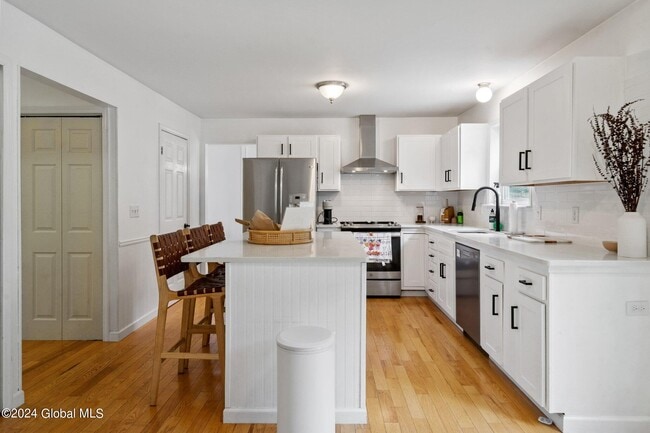 Building Photo - 9 Oxford Dr