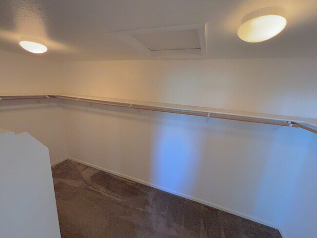 Building Photo - LEASE TODAY ! Available 5 bedroom! GREAT LOCATION!