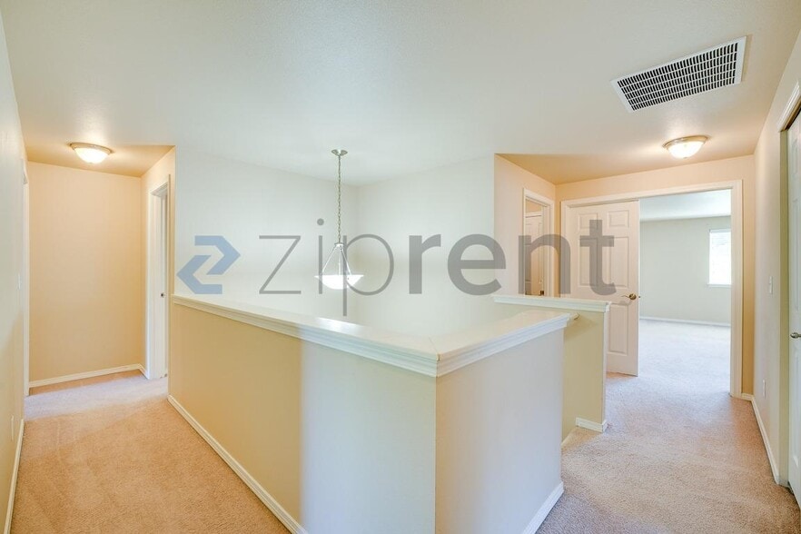 Building Photo - Unit