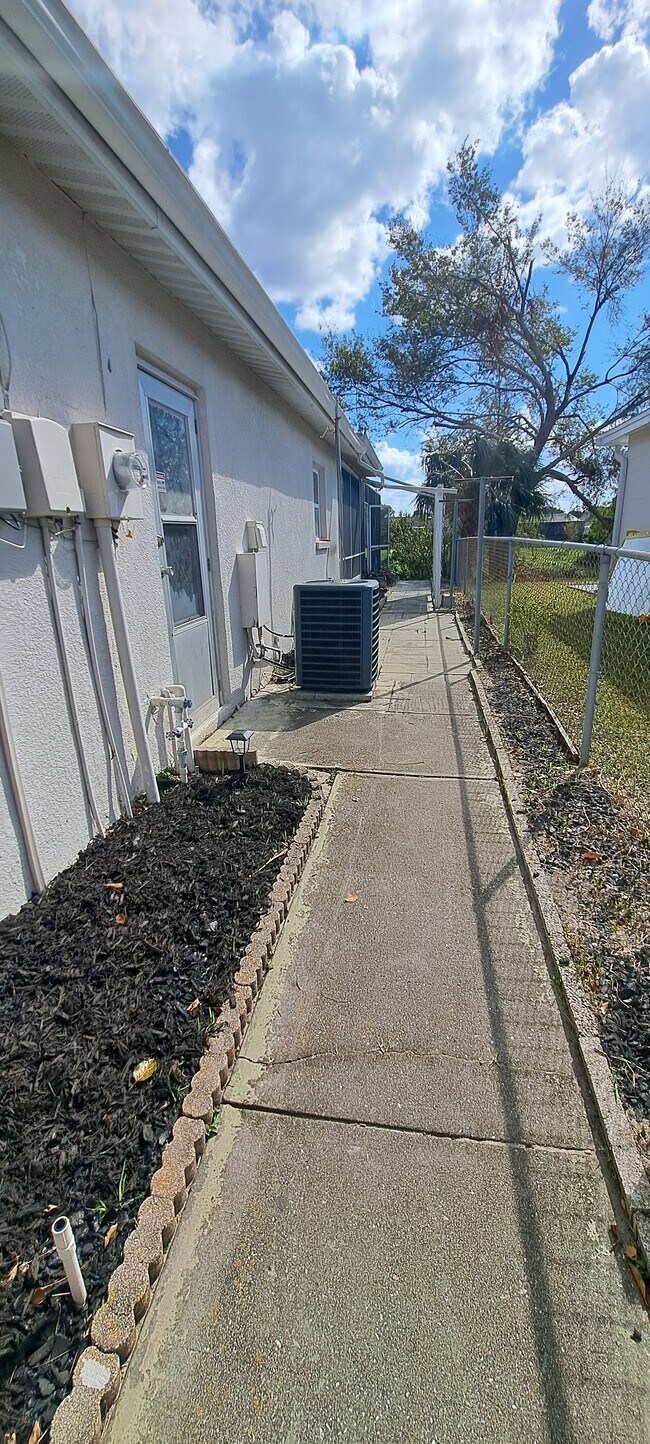 Building Photo - 8436 Newton Dr