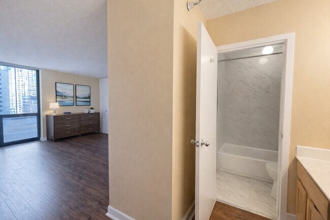 Building Photo - 200 N Dearborn St