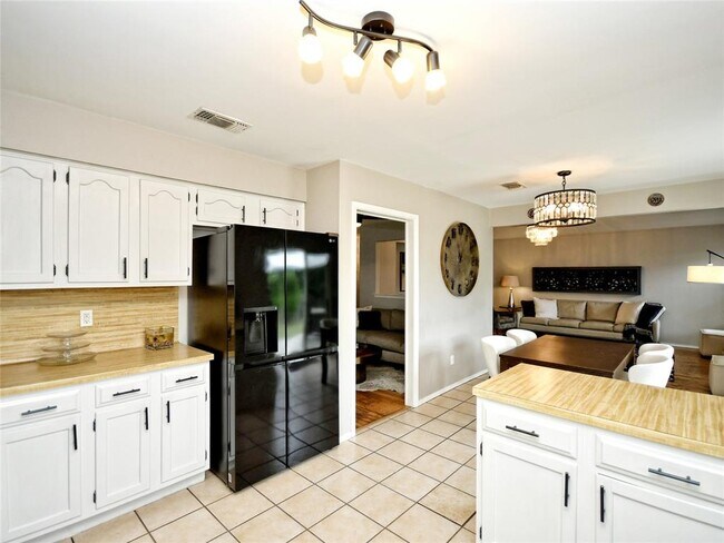 Building Photo - 11103 El Salido Pkwy
