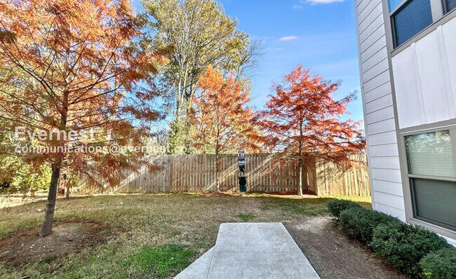 Building Photo - 208 Thompson Park Dr