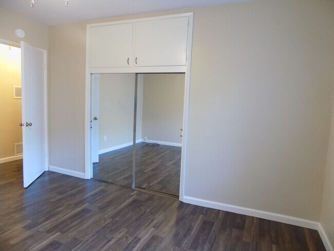 Building Photo - m509 - Serochi