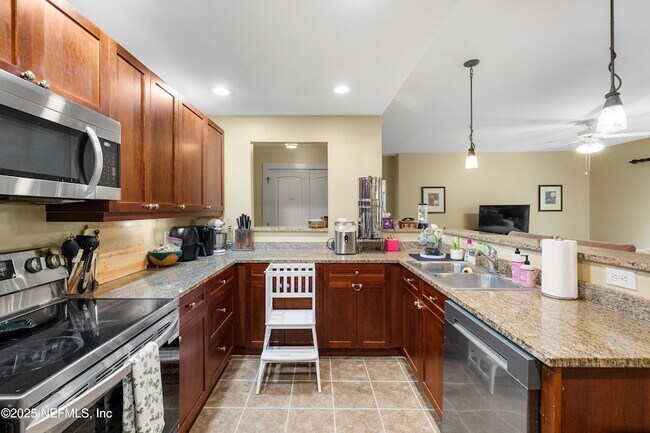 Building Photo - 945 Registry Blvd
