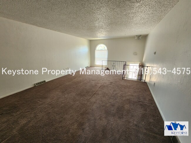 Building Photo - Charming Townhome in Pueblo West – Comfortable & Convenient Living $1300/$1300