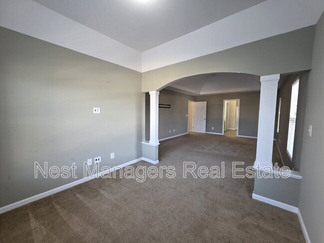 Building Photo - 825 Running Horse Ln